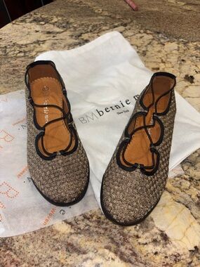 bernie mev. Metallic Bronze Ballet Flats with Scalloped Trim NEW
